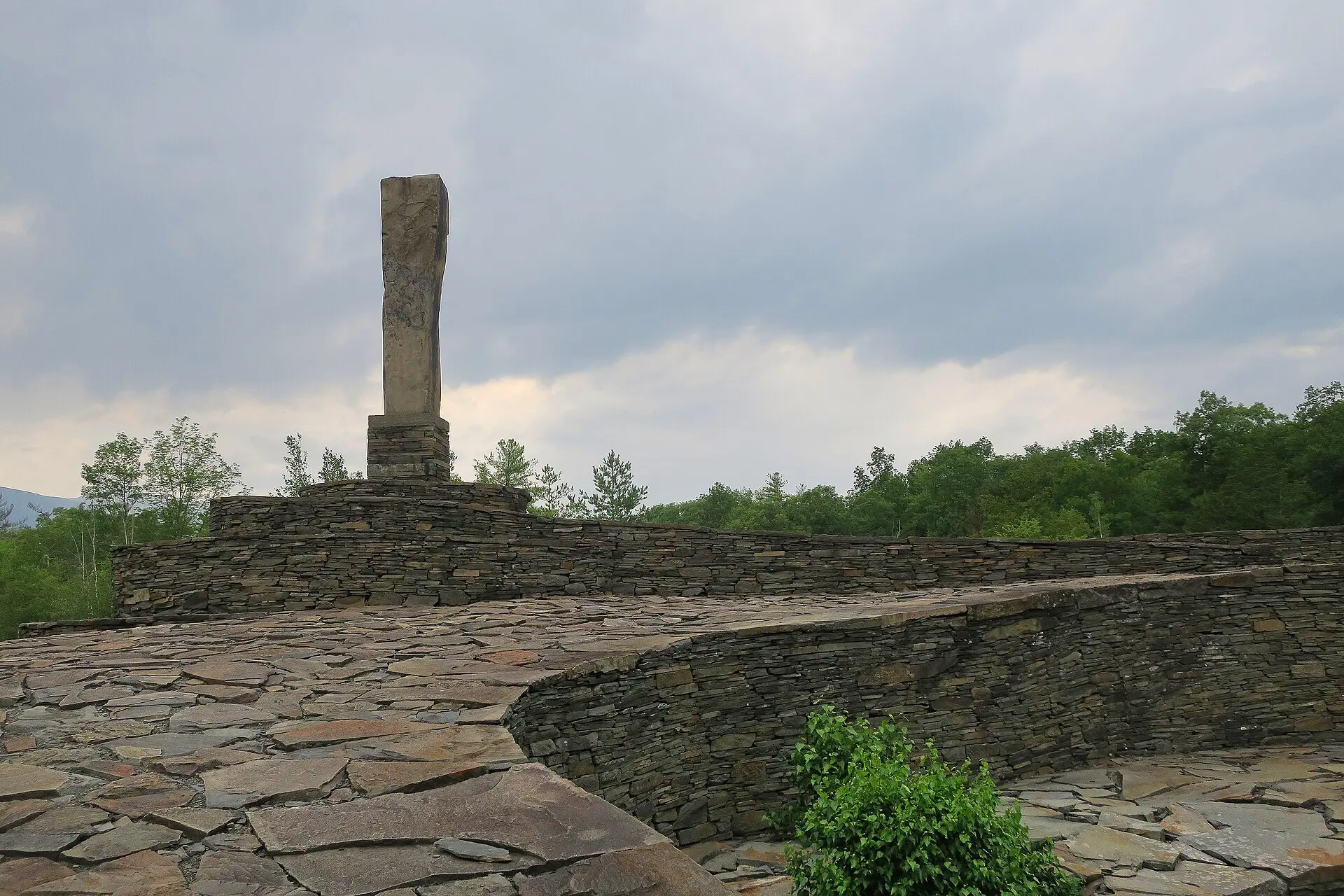 The central nine-ton bluestone monolith at Opus 40